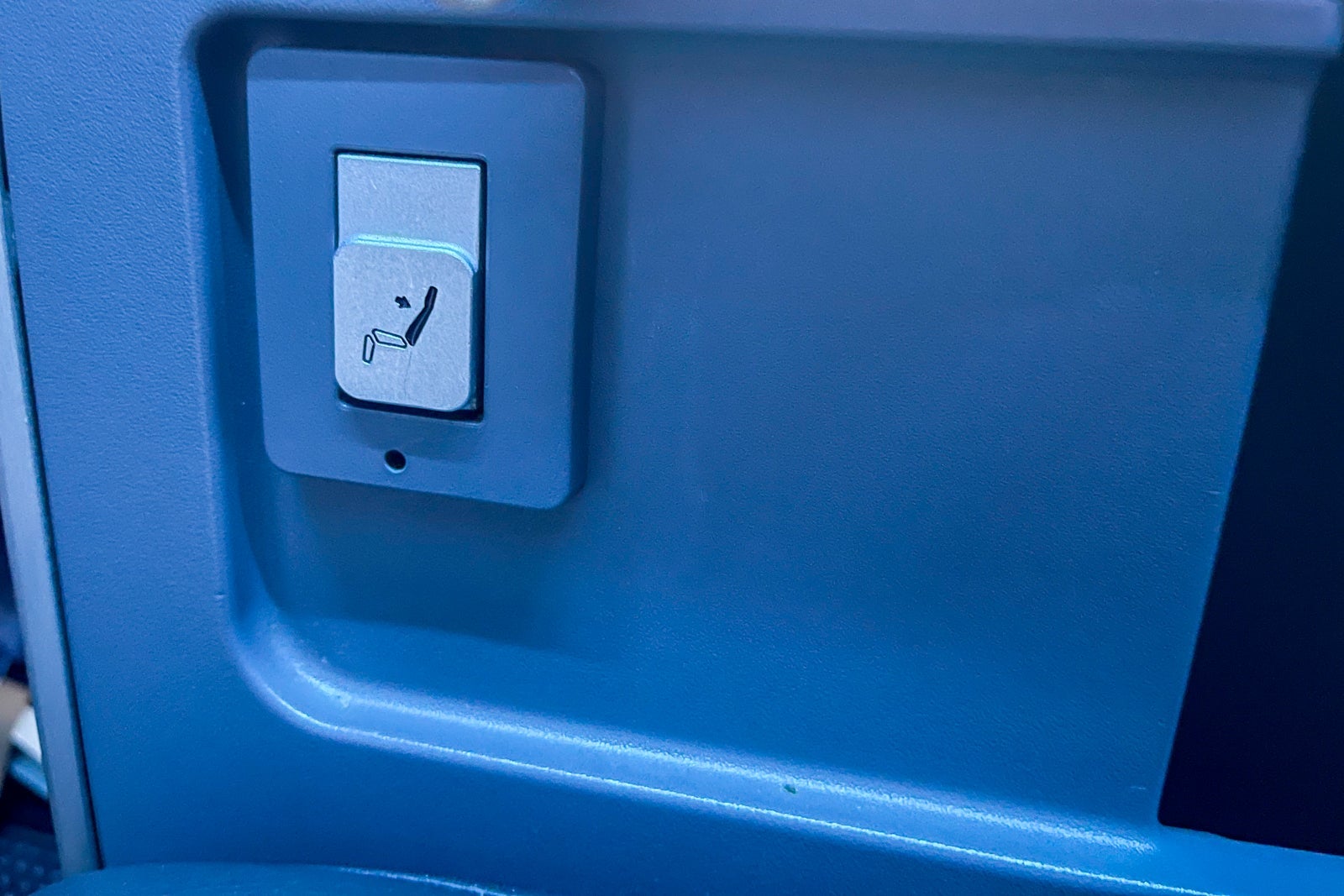 American Airlines seat controls