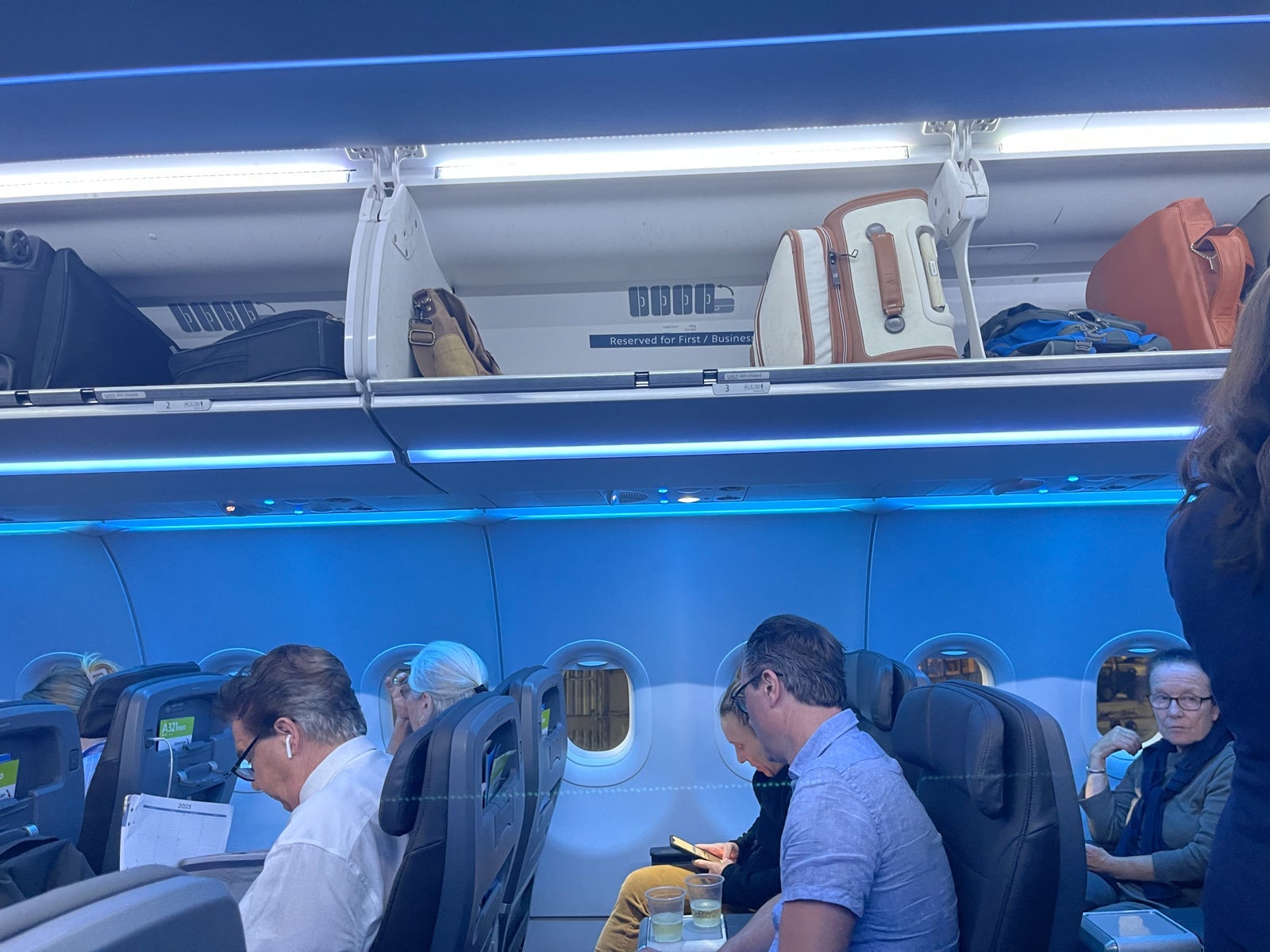 American Airlines A321neo overhead bins