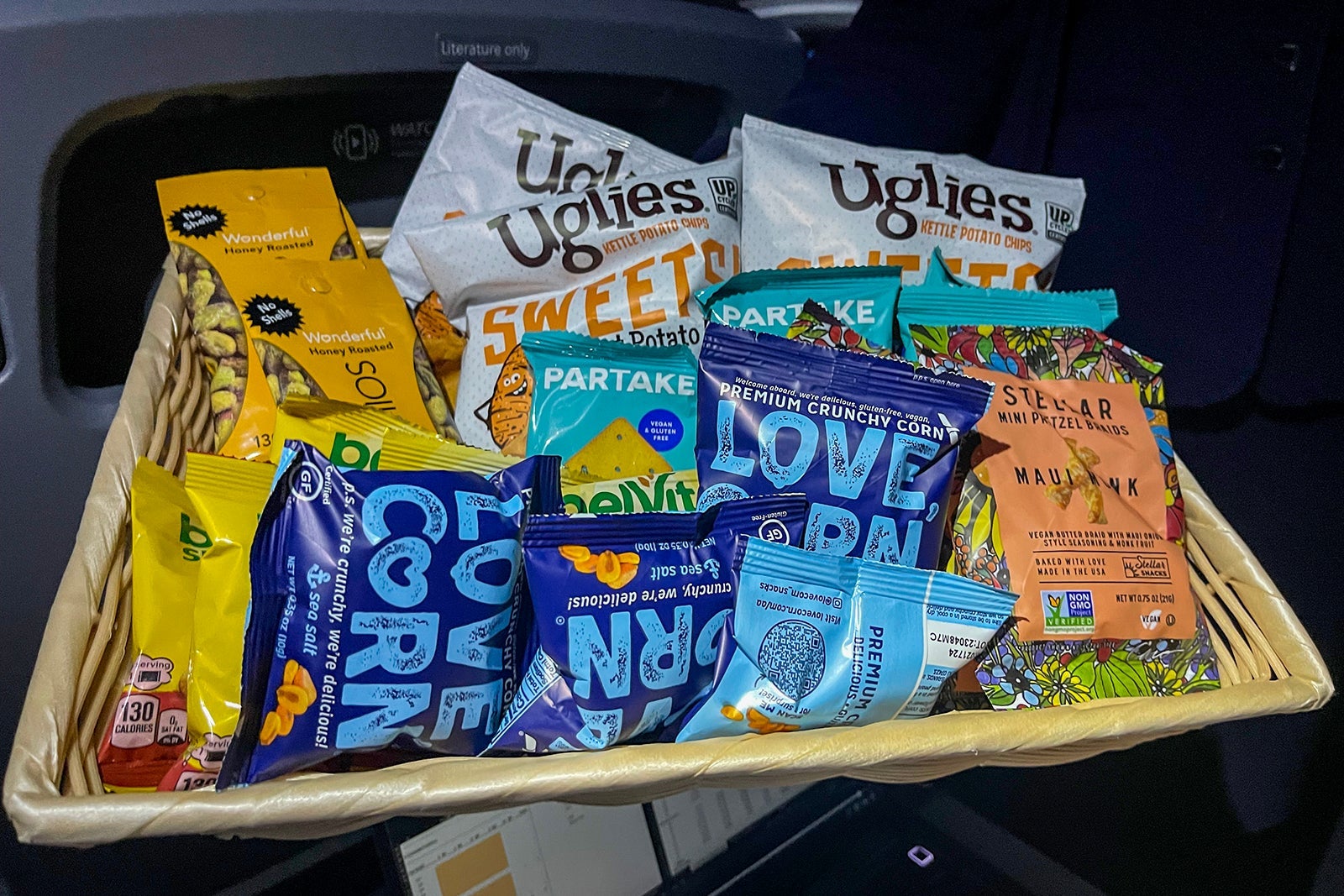American Airlines pre-arrival snack service
