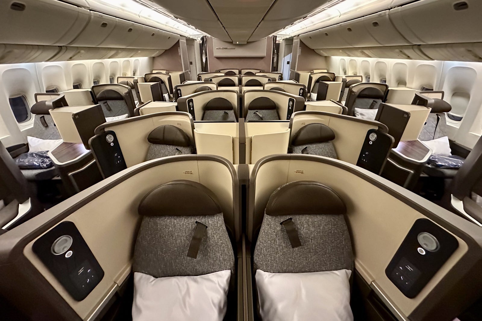値下げ中　エルアル-イスラエル航空Boeing777-200 Inside El Al's 1st retrofitted — and massively upgraded
