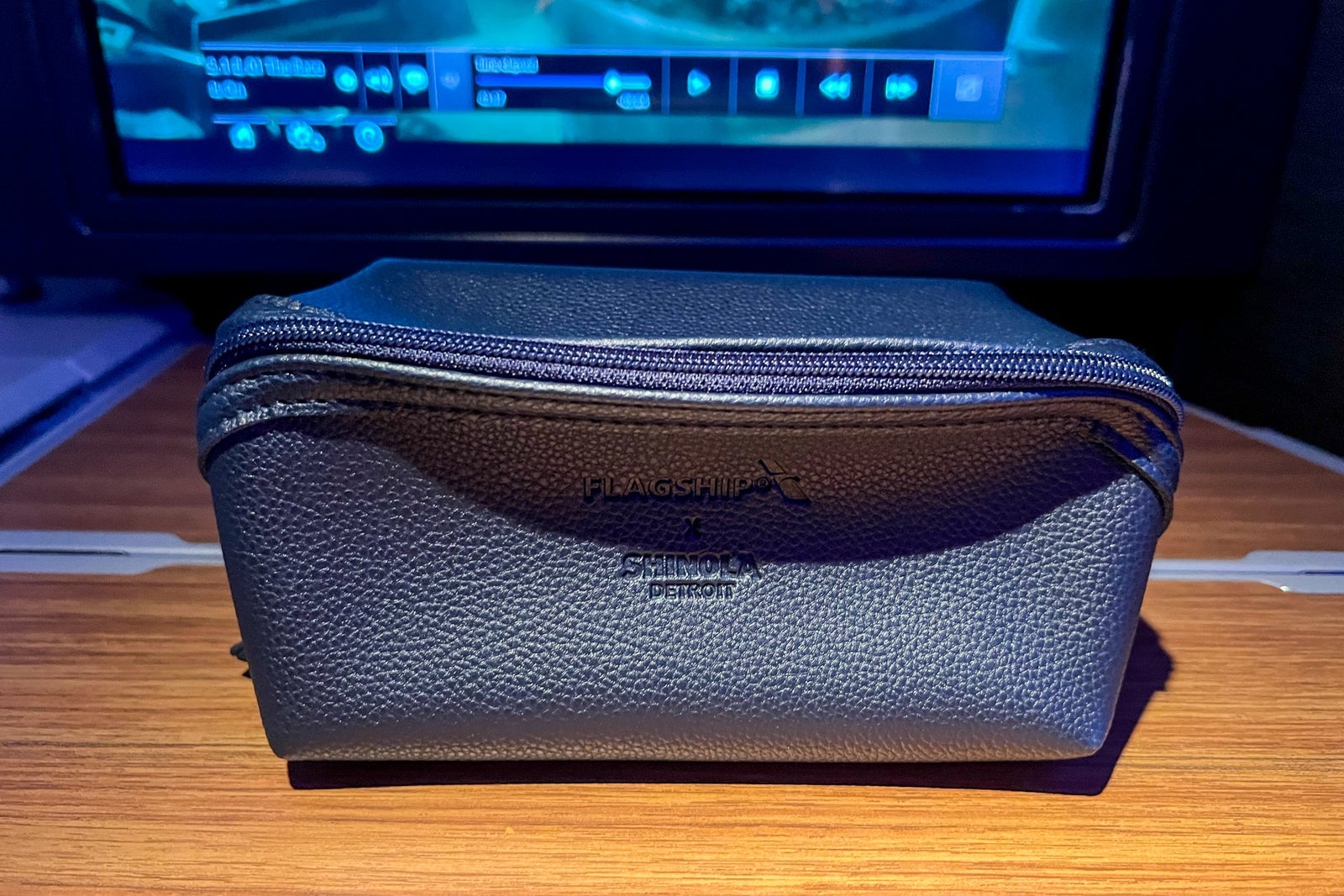 Business-class cabin amenity kit
