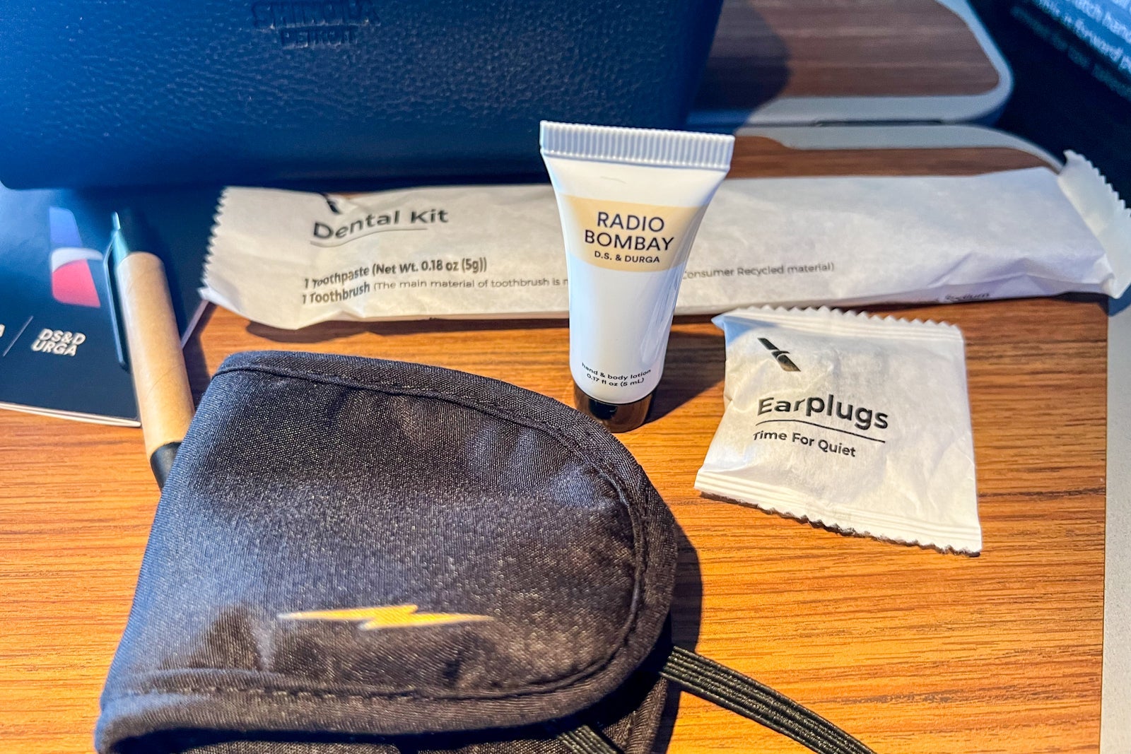 Business-class cabin amenity kit