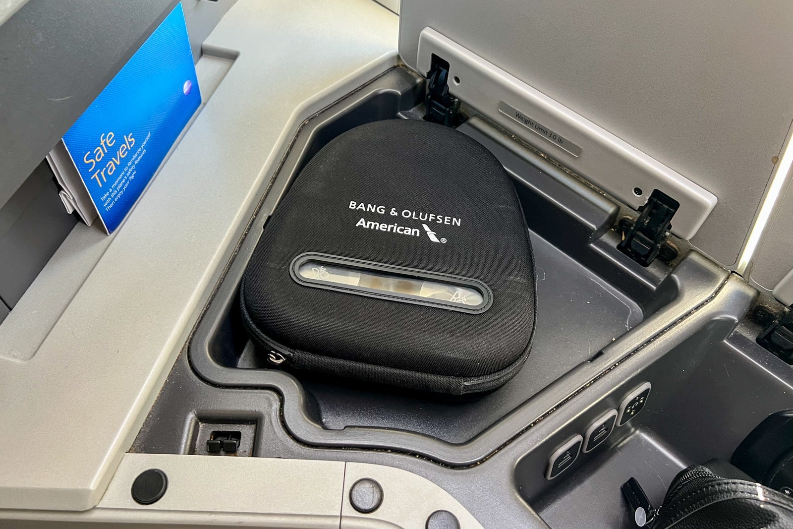Business-class cabin cubby