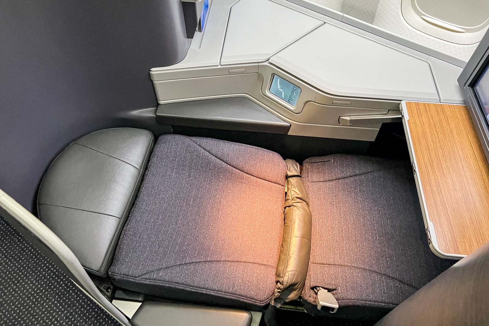 Business-class cabin seats