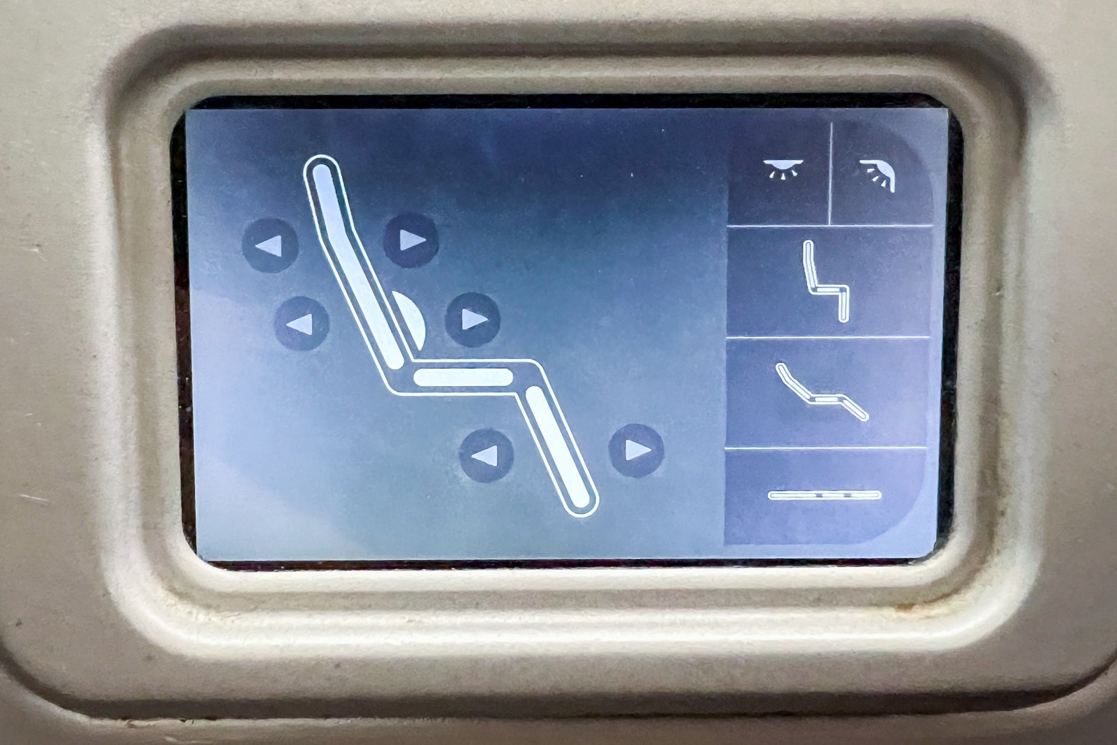 Business-class cabin screen