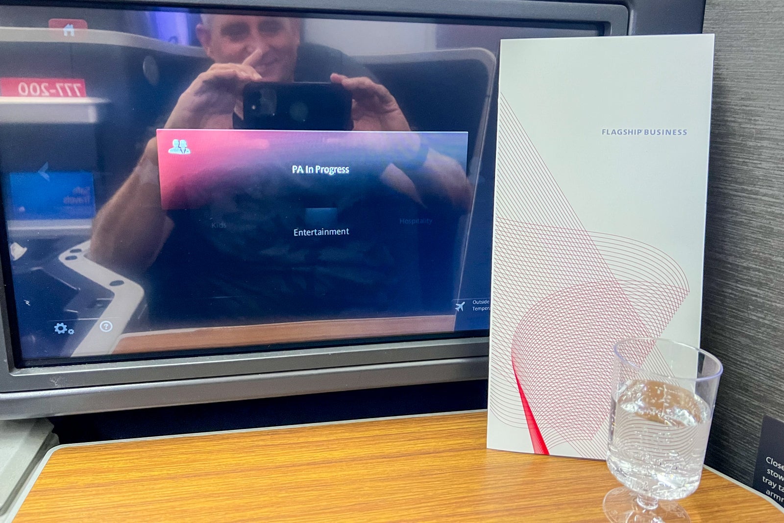 Business-class cabin tray table