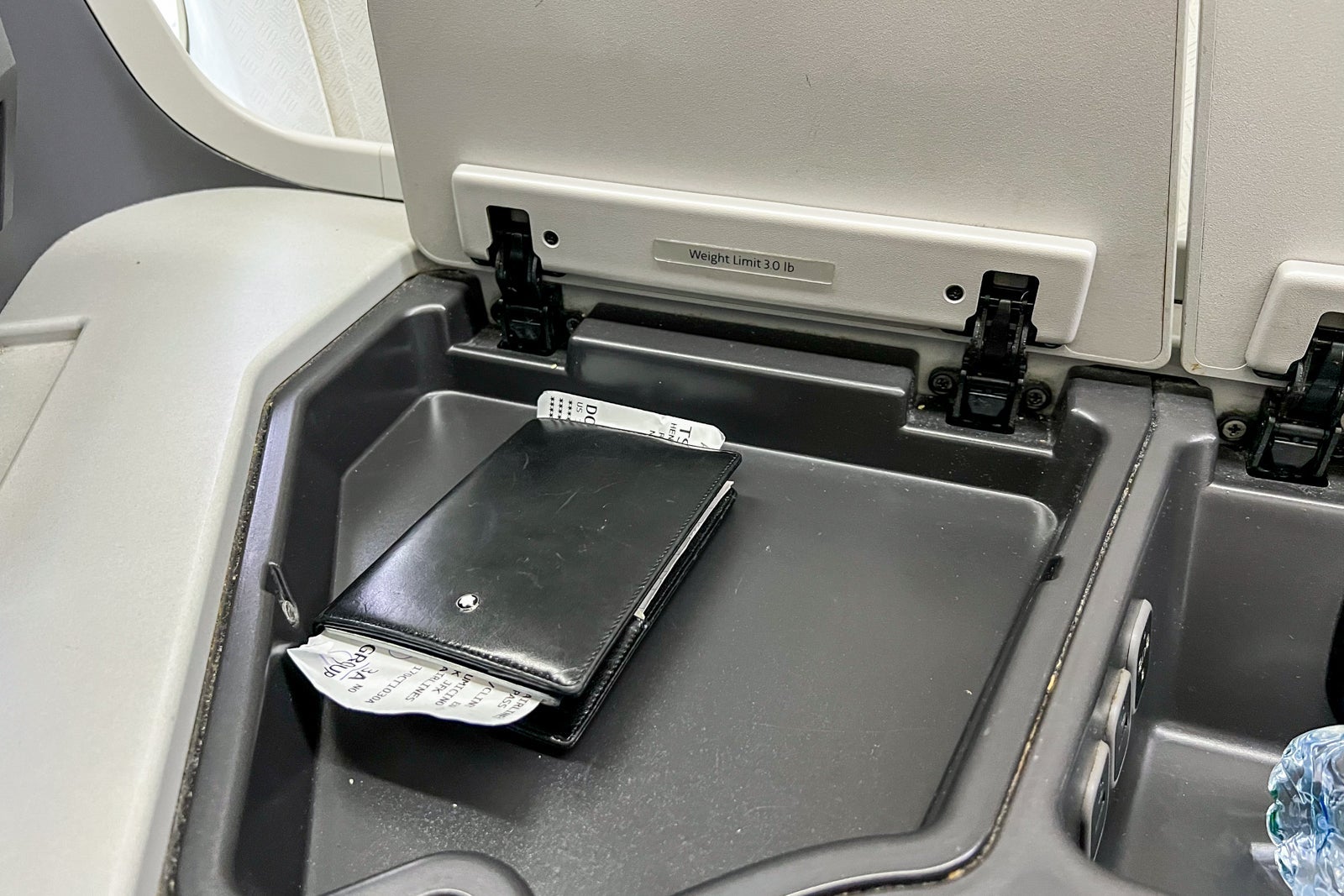 Business-class cabin cubby