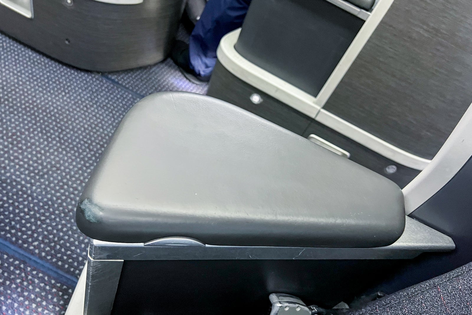 Business-class cabin armrest