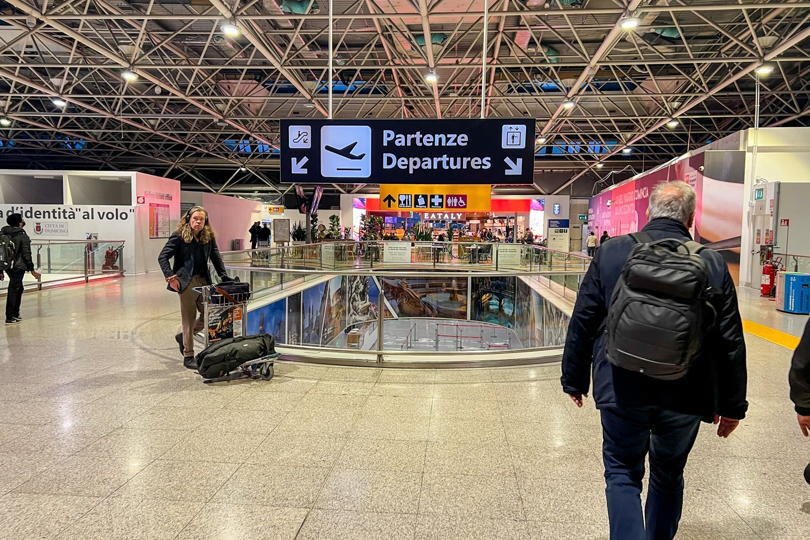 busy Rome airport
