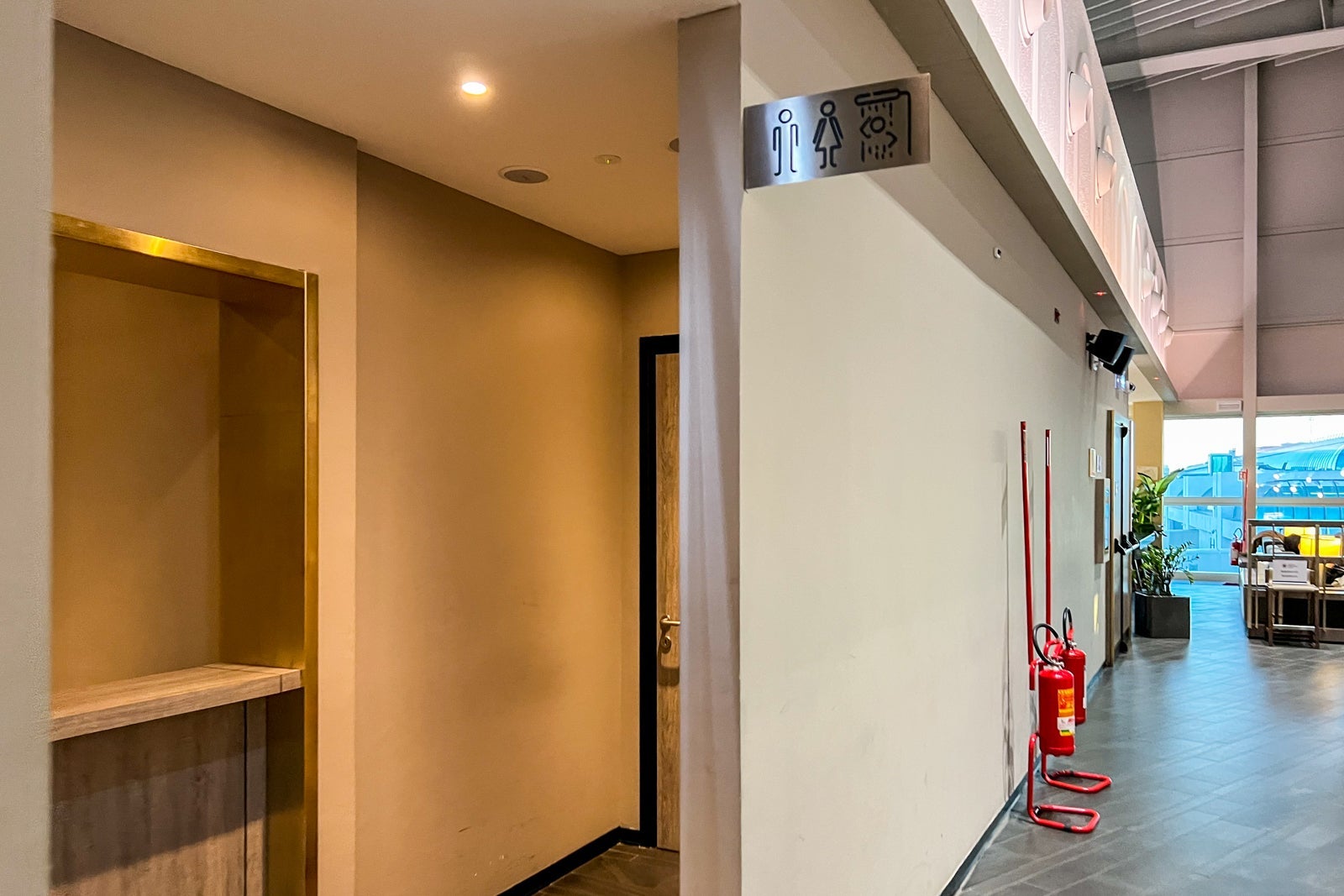 British Airways lounge in Rome airport