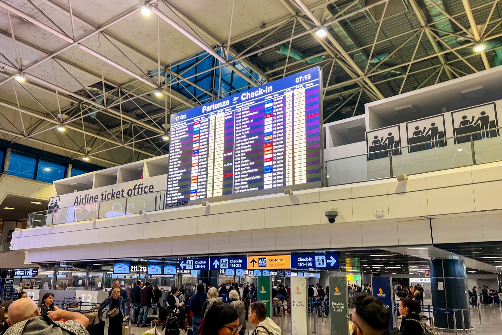 busy Rome airport