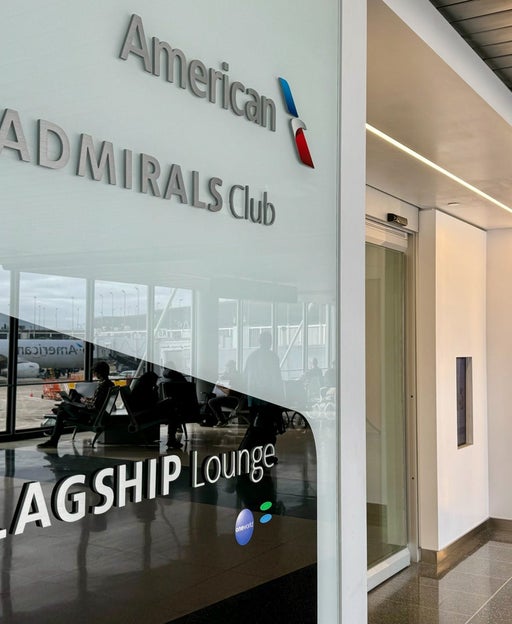 American plans Flagship Lounge, badly needed Admirals Club expansion at busiest East Coast hub