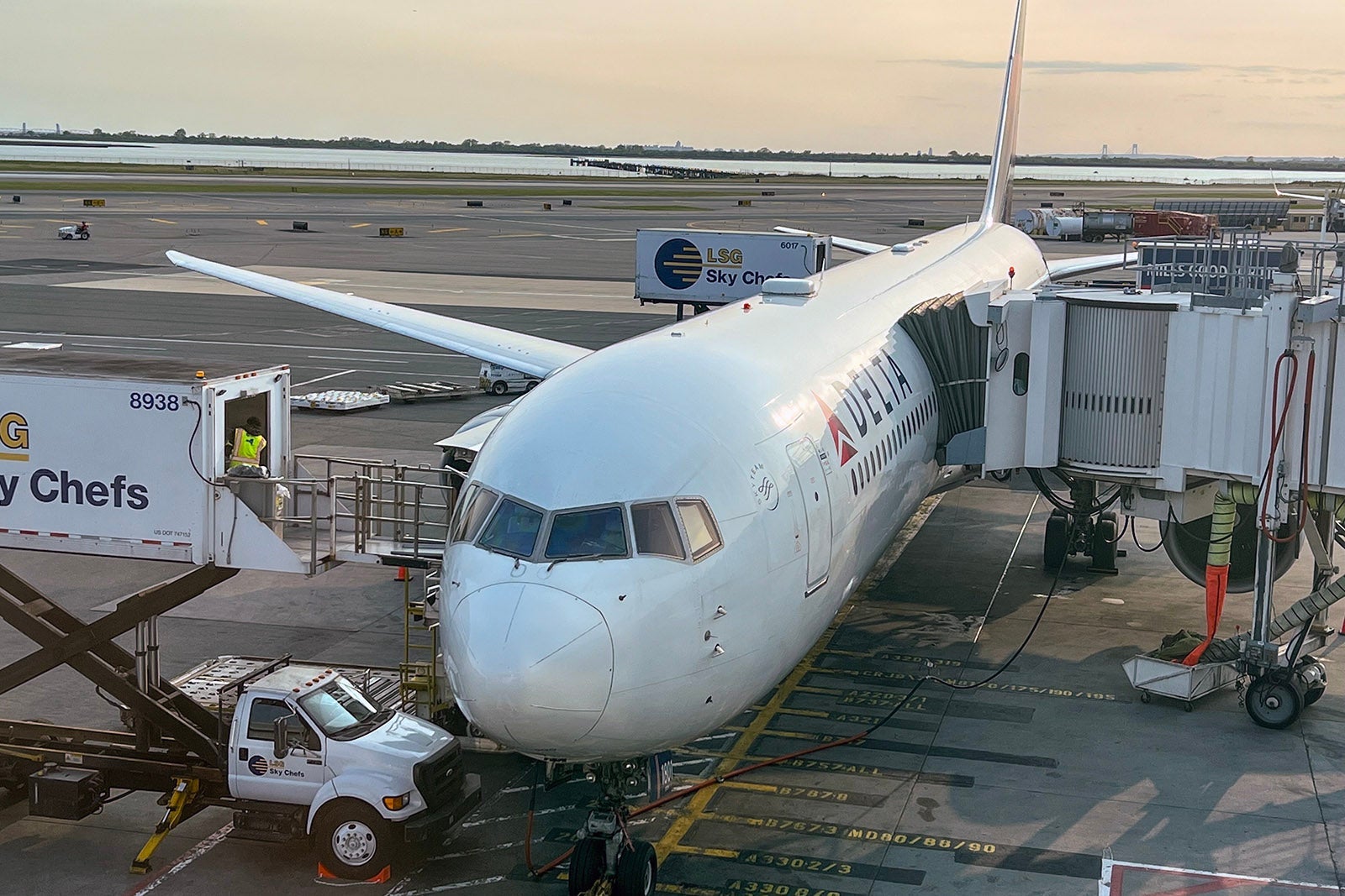 Delta jet