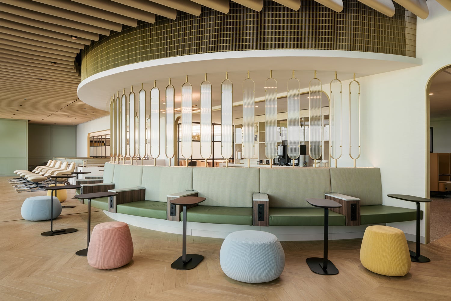 Bar at CDG Star Alliance lounge