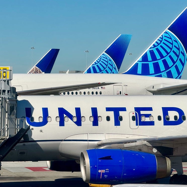 The 5 best airline credit cards with annual fees of $150 or less