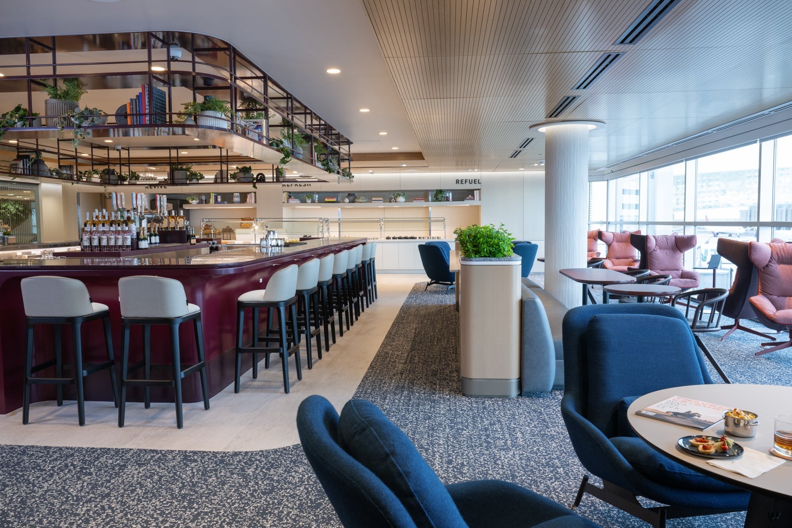 Capital One lounge DEN bar