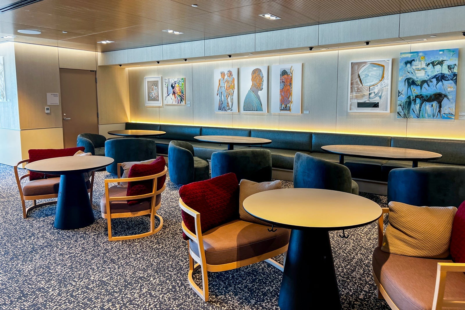 Capital One lounge DEN