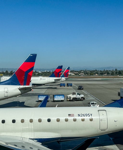 Delta First Class Airbus A321neo LAX-SEA