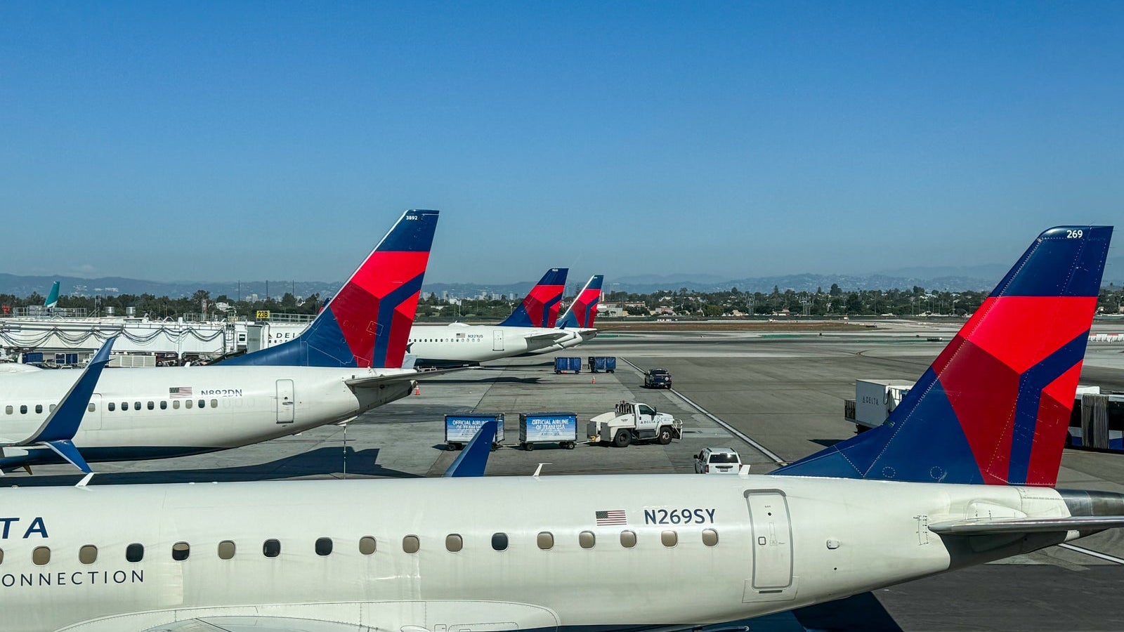 Delta First Class Airbus A321neo LAX-SEA