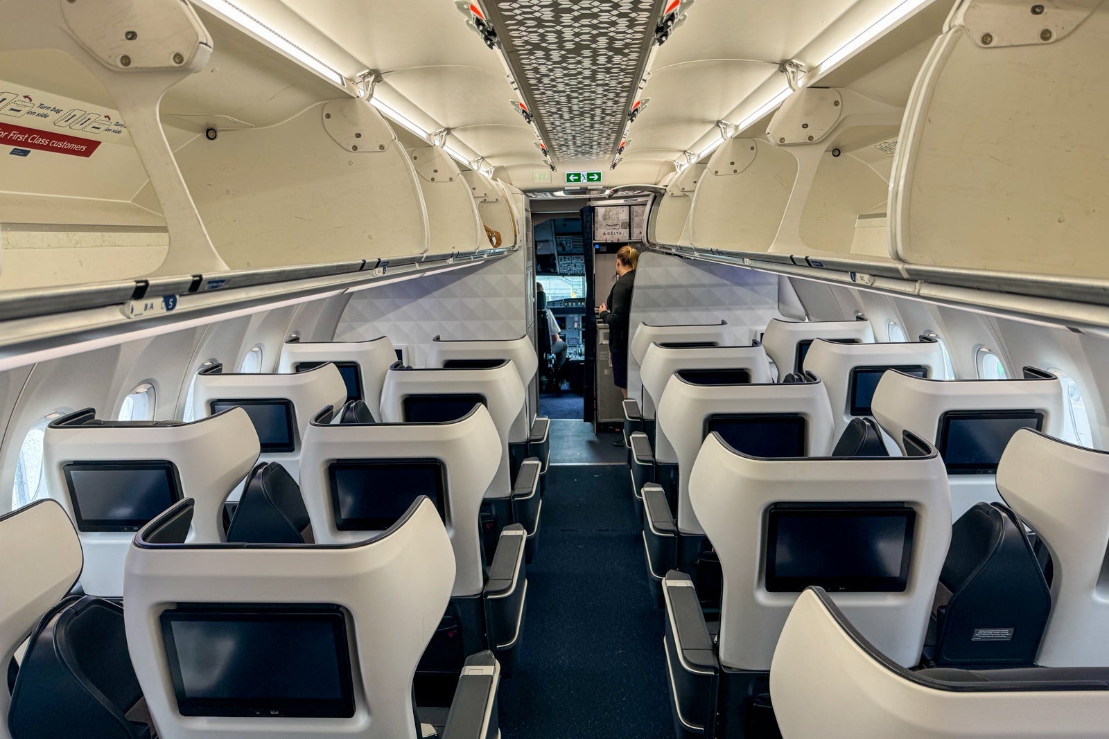 Delta First Class Airbus A321neo LAX-SEA