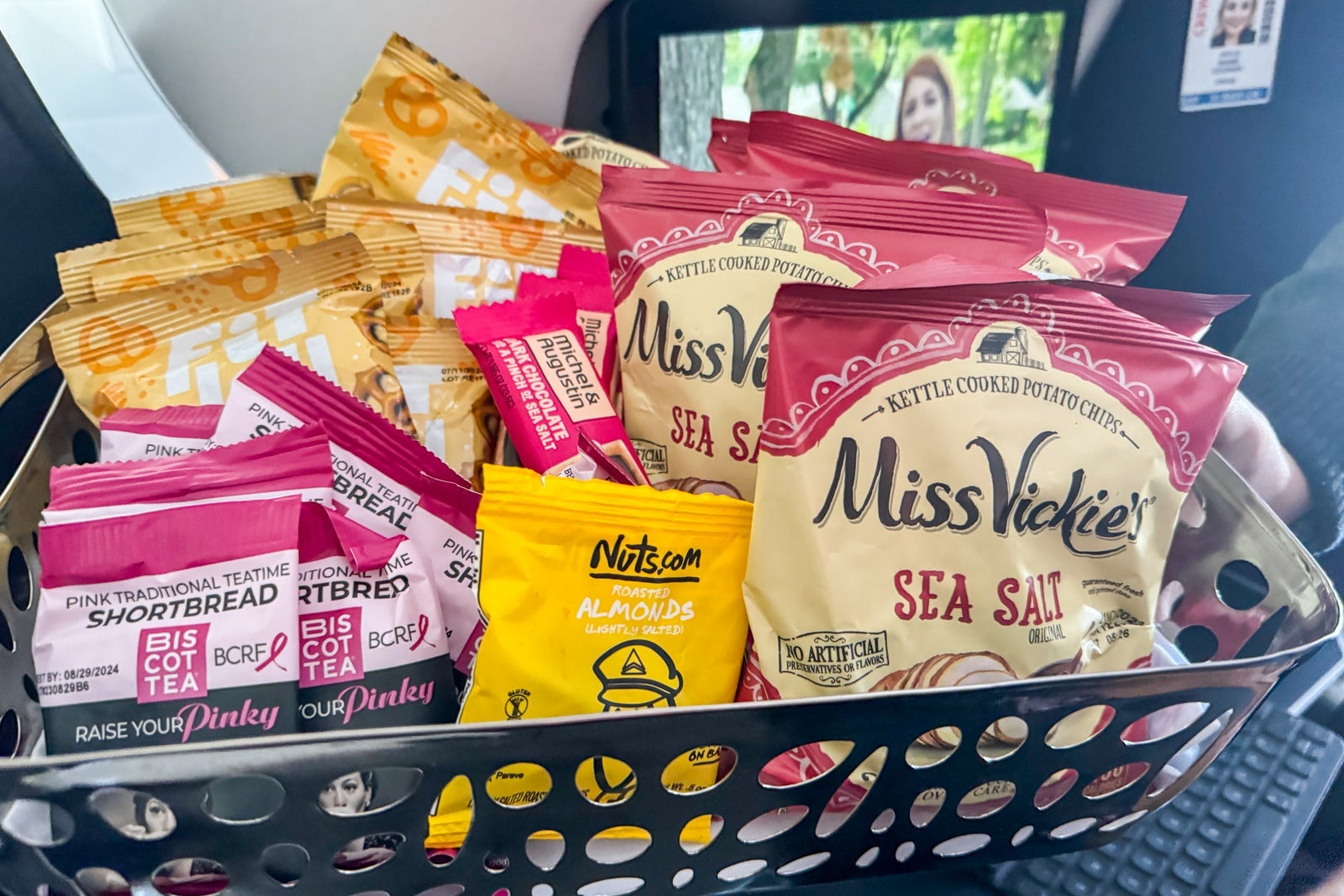 Food and snacks on Delta flight