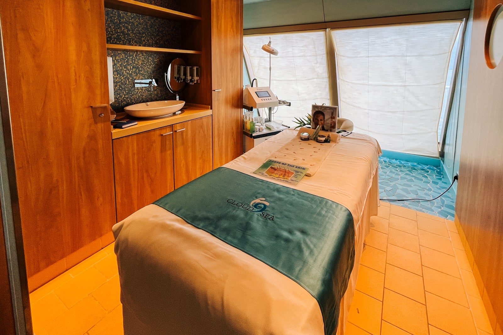 Cloud 9 Spa Carnival Sunshine