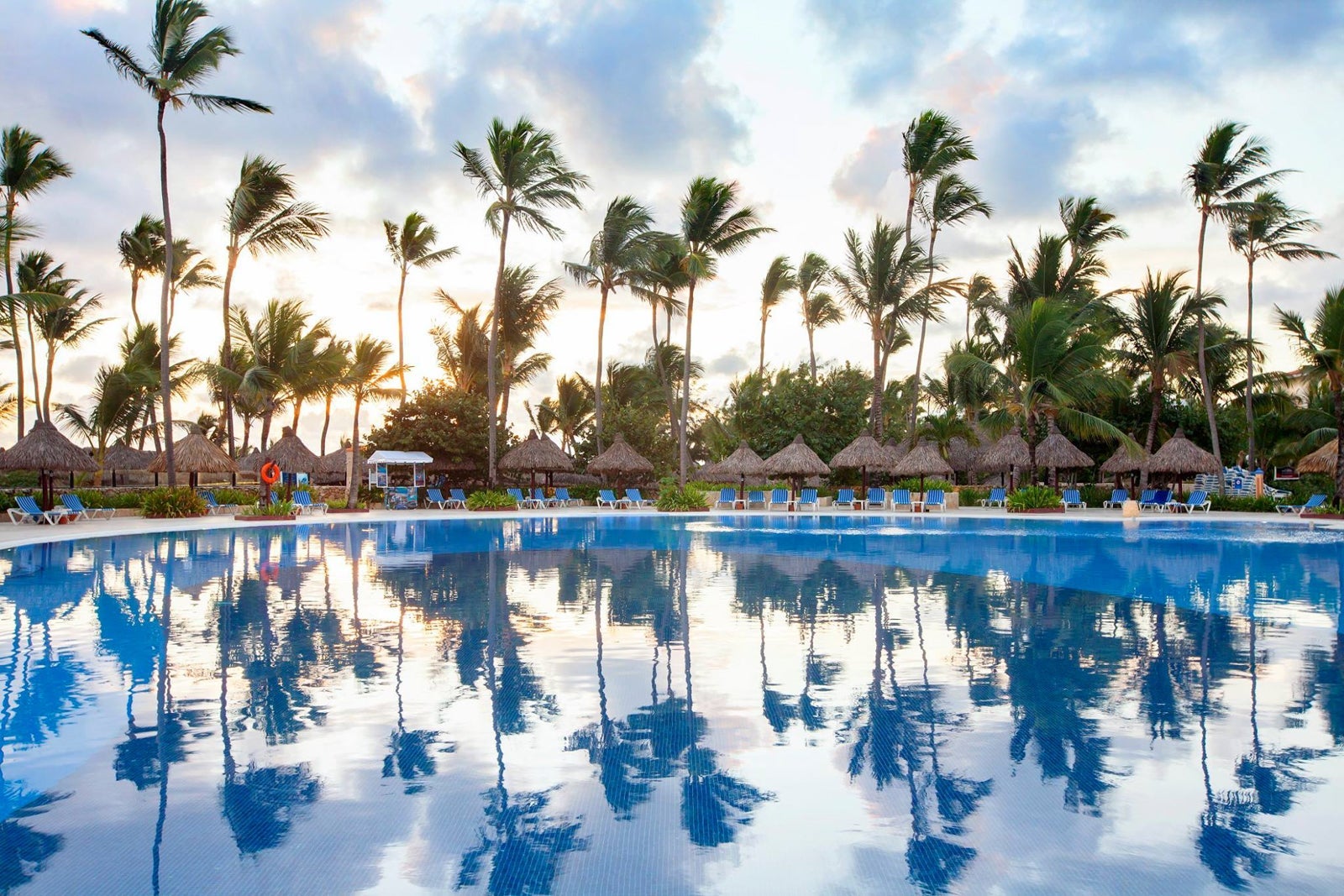 HYATT UNLEASHES LUXURY TAKEOVER: Mexico, Caribbean & Spain Resorts NOW Within Reach!