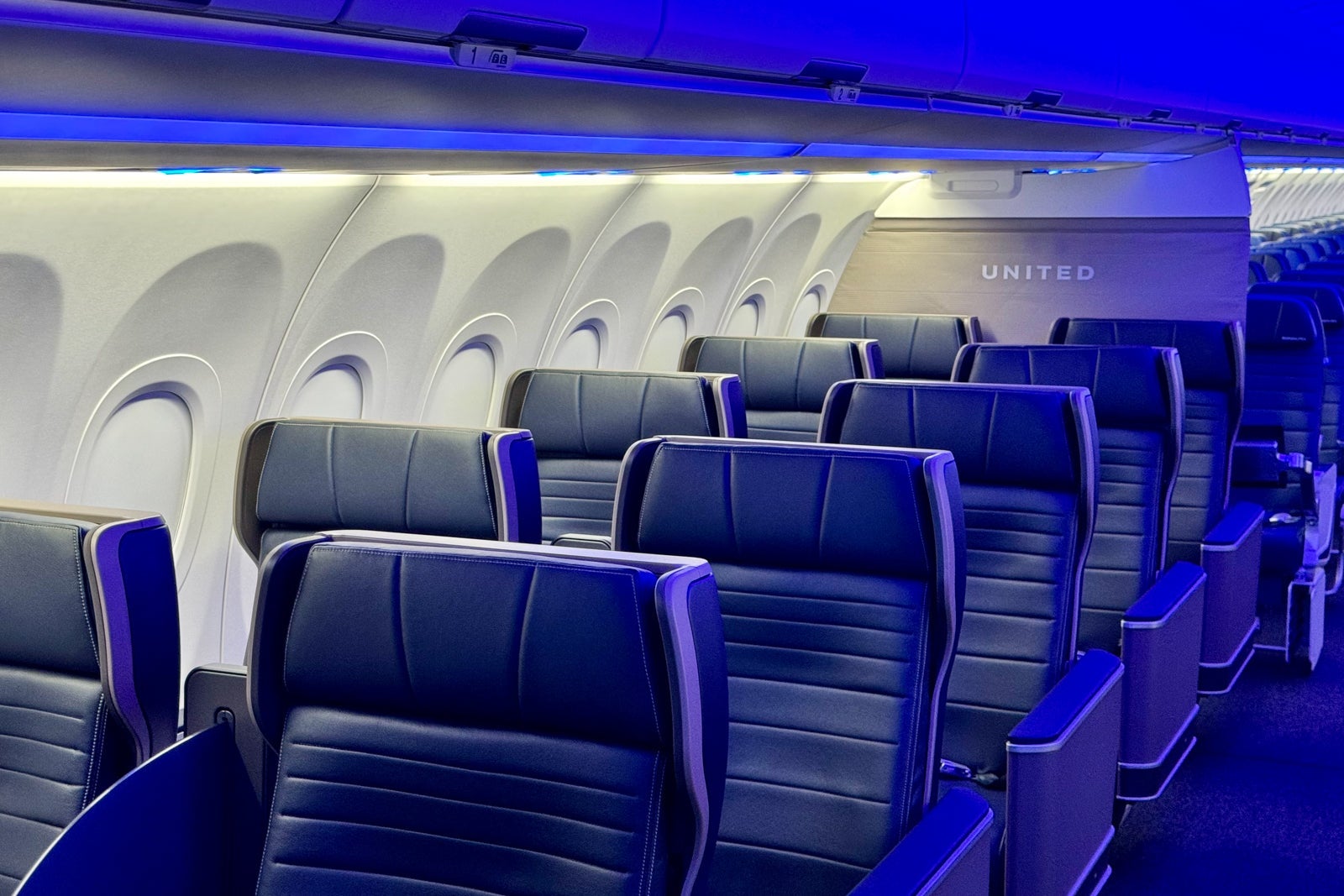 United Airbus A321neo Houston Chicago First Class Economy