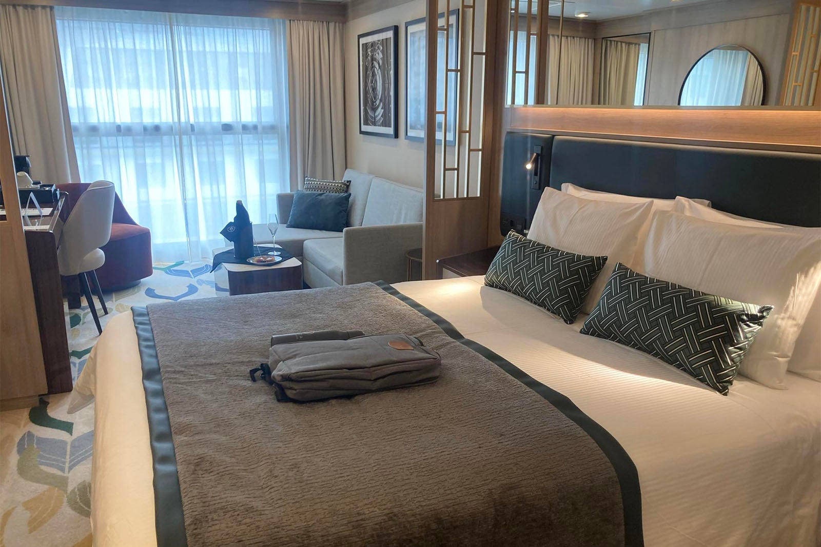 Horizon Stateroom on World Voyager.