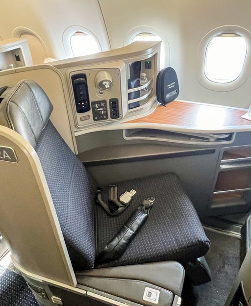 No more mileage award upgrade chart as American Airlines unveils instant upgrades