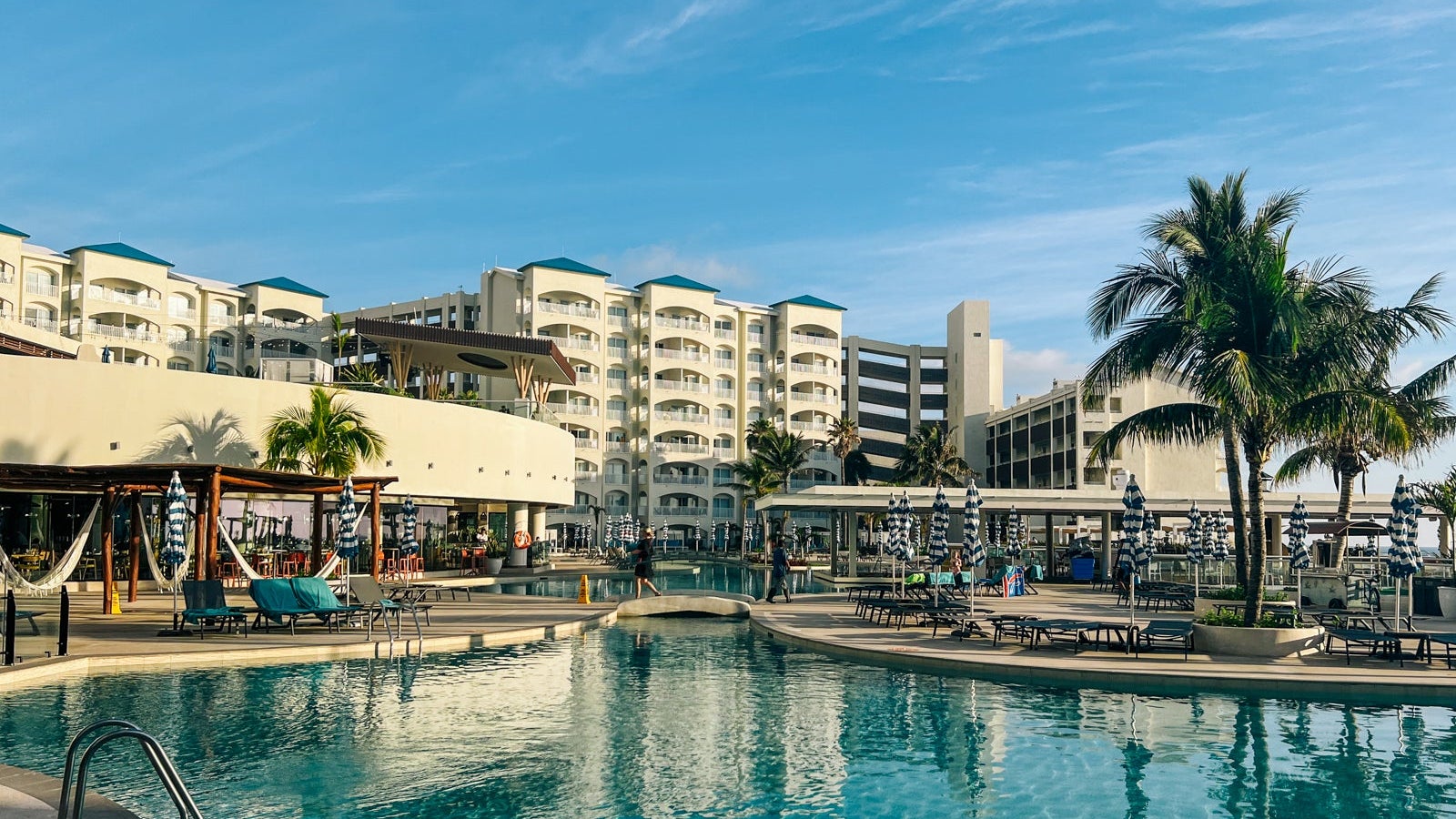 Write an Honest Review of the Hilton Cancun Mar Caribe All-Inclusive Resort