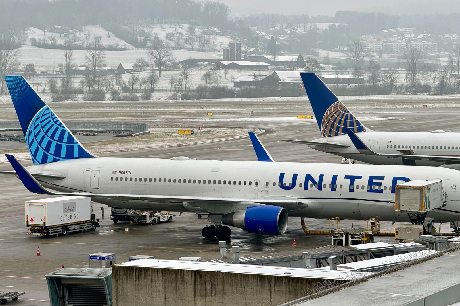 United planes at the gate