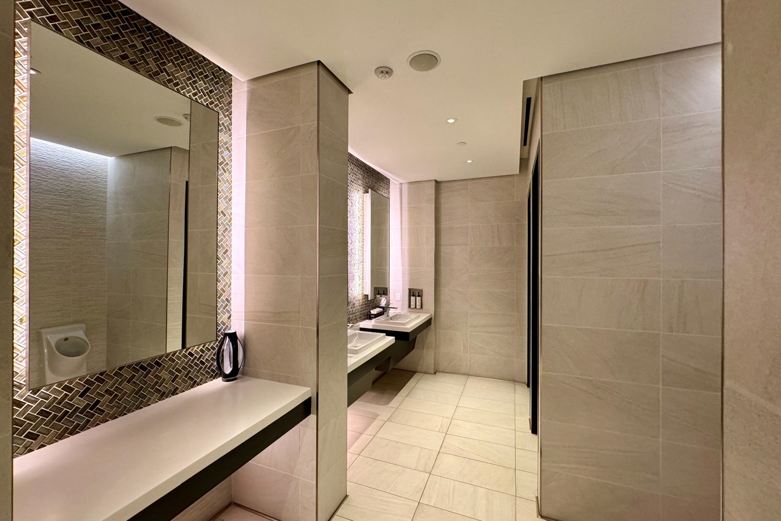 Chase Sapphire Lounge JFK bathroom