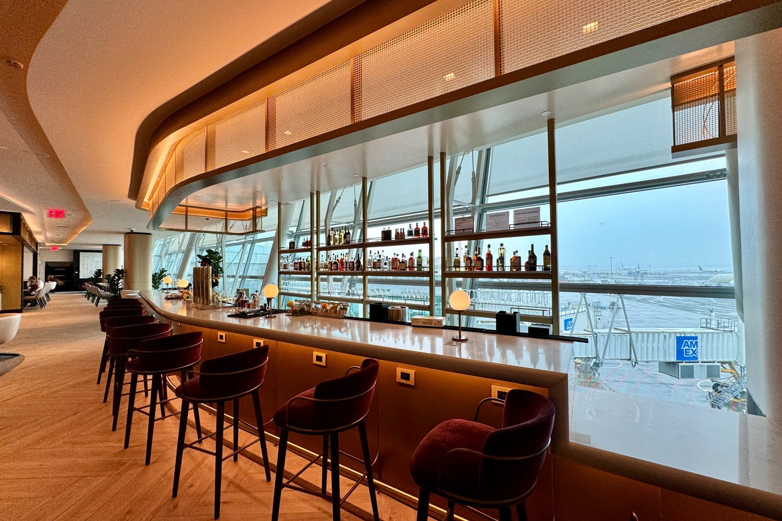 A bar at a Chase Sapphire Lounge