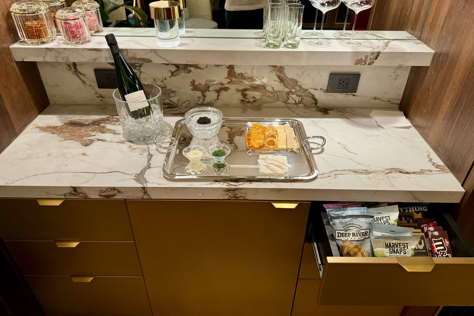 Food at Chase Sapphire Lounge LaGuardia LGA