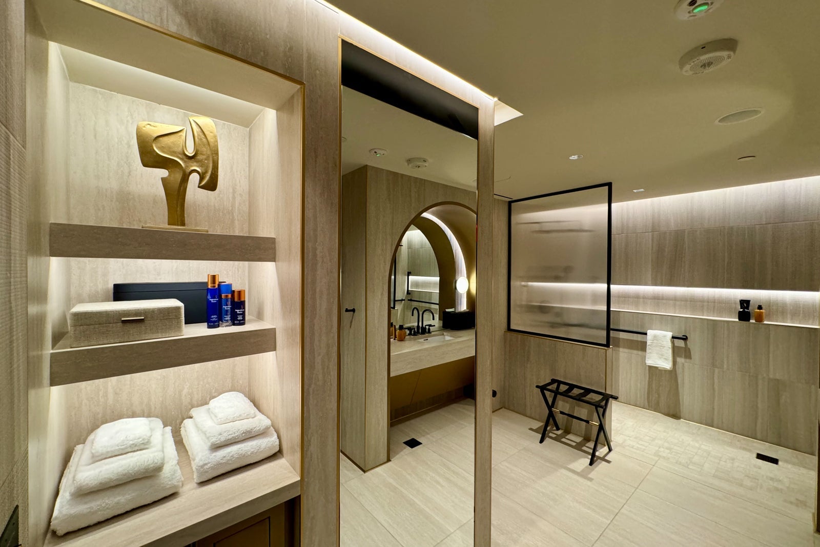 Bathroom in Chase Sapphire Lounge LaGuardia LGA