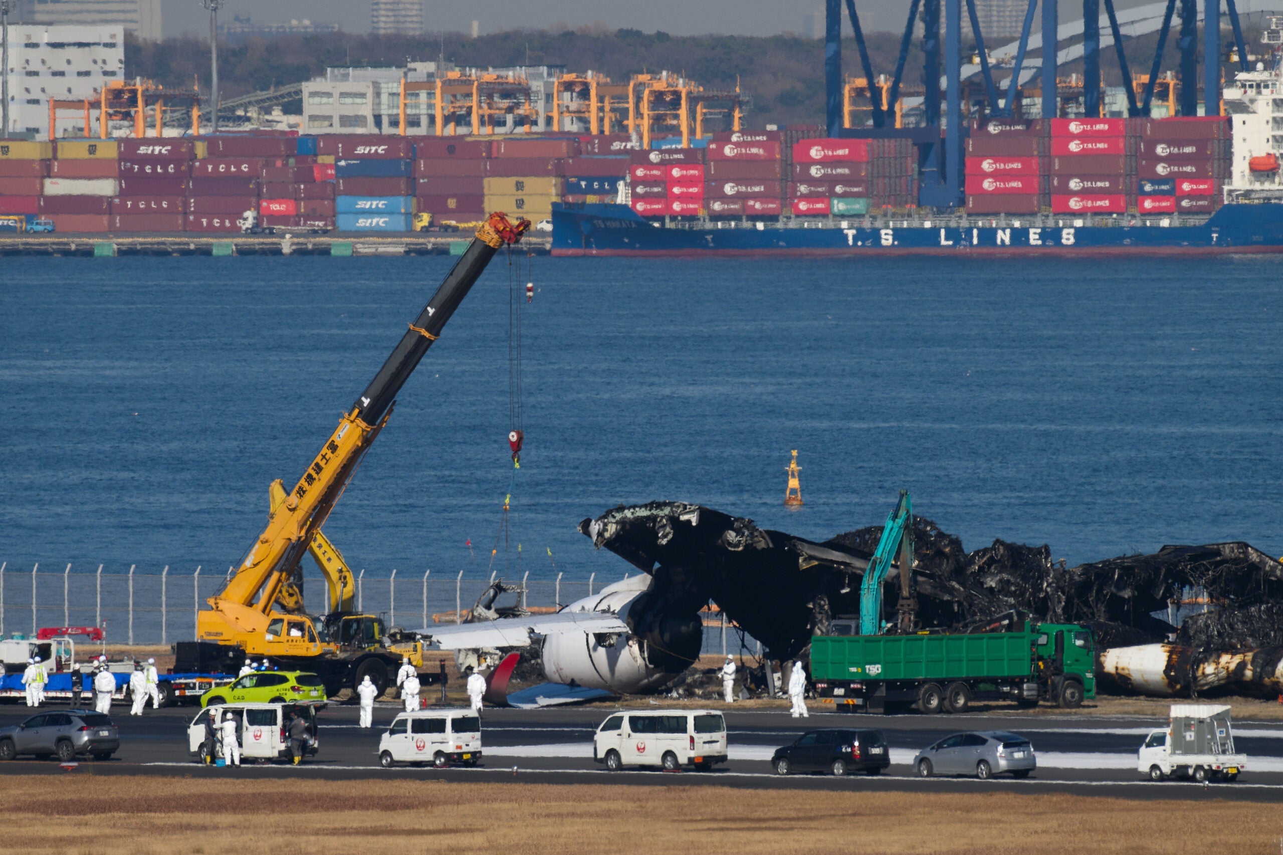 Removal of Japan Airlines JAL Flight 516 Wreckage at Tokyo Haneda Airport