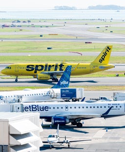 Spirit Airlines slams 'anti-competitive' United-JetBlue pact, calls for a DOT review