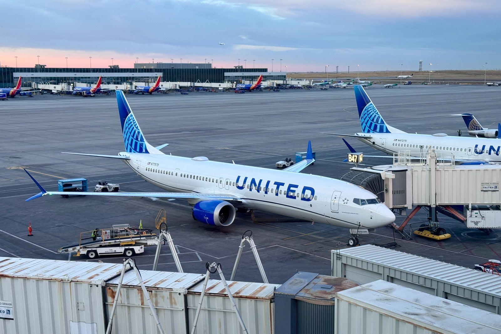 How to choose a credit card for airport lounge access - The Points Guy