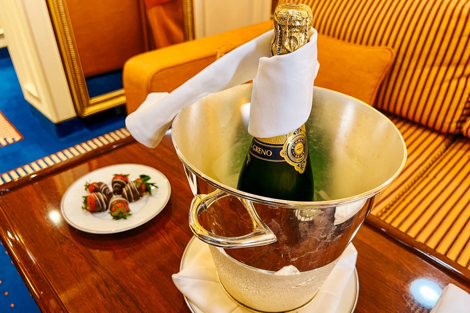 A junior suite on Sea Cloud Spirit