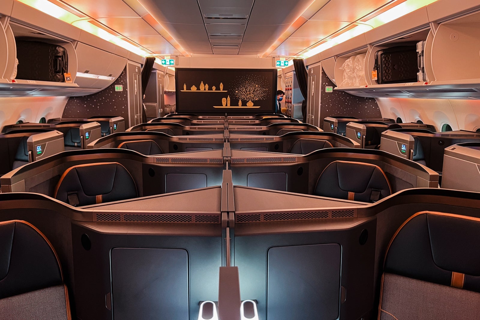 starlux plane