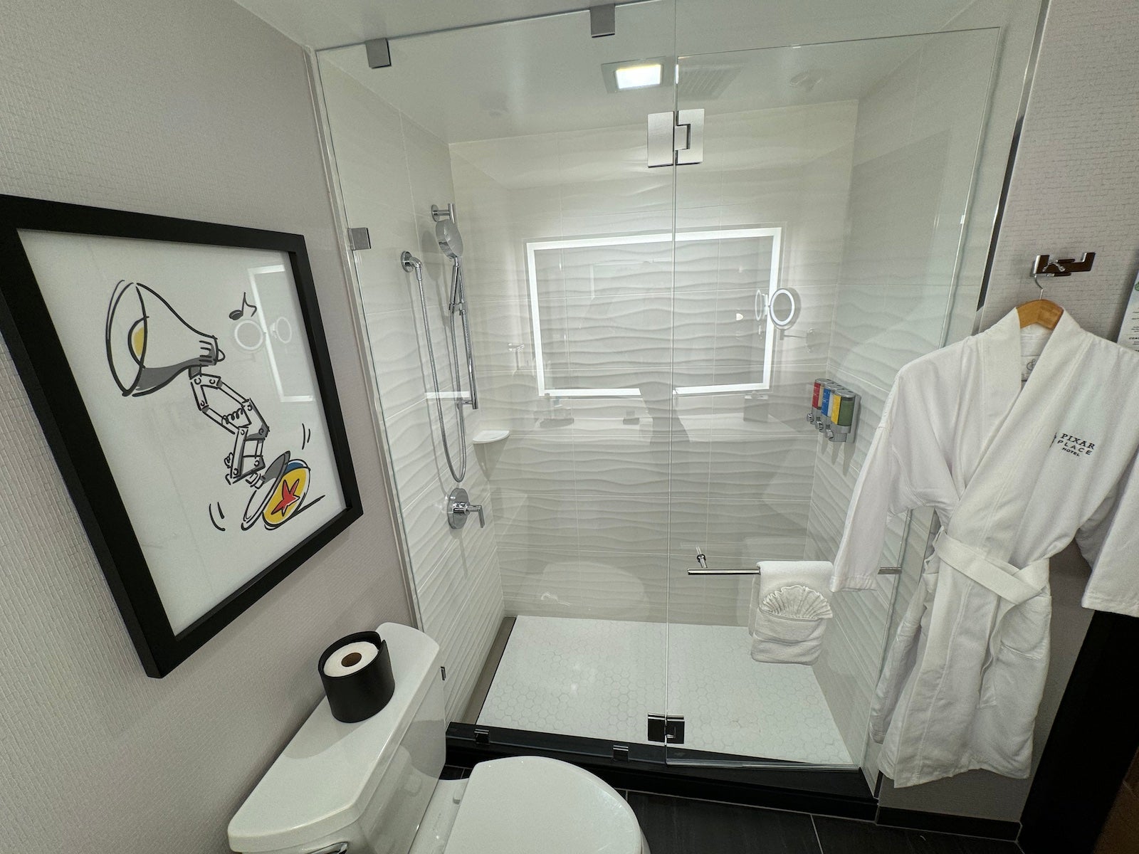Pixar Place Hotel bathroom