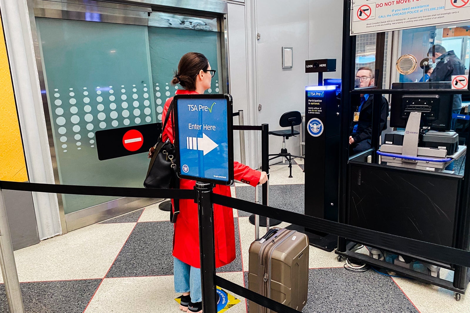 tsa line
