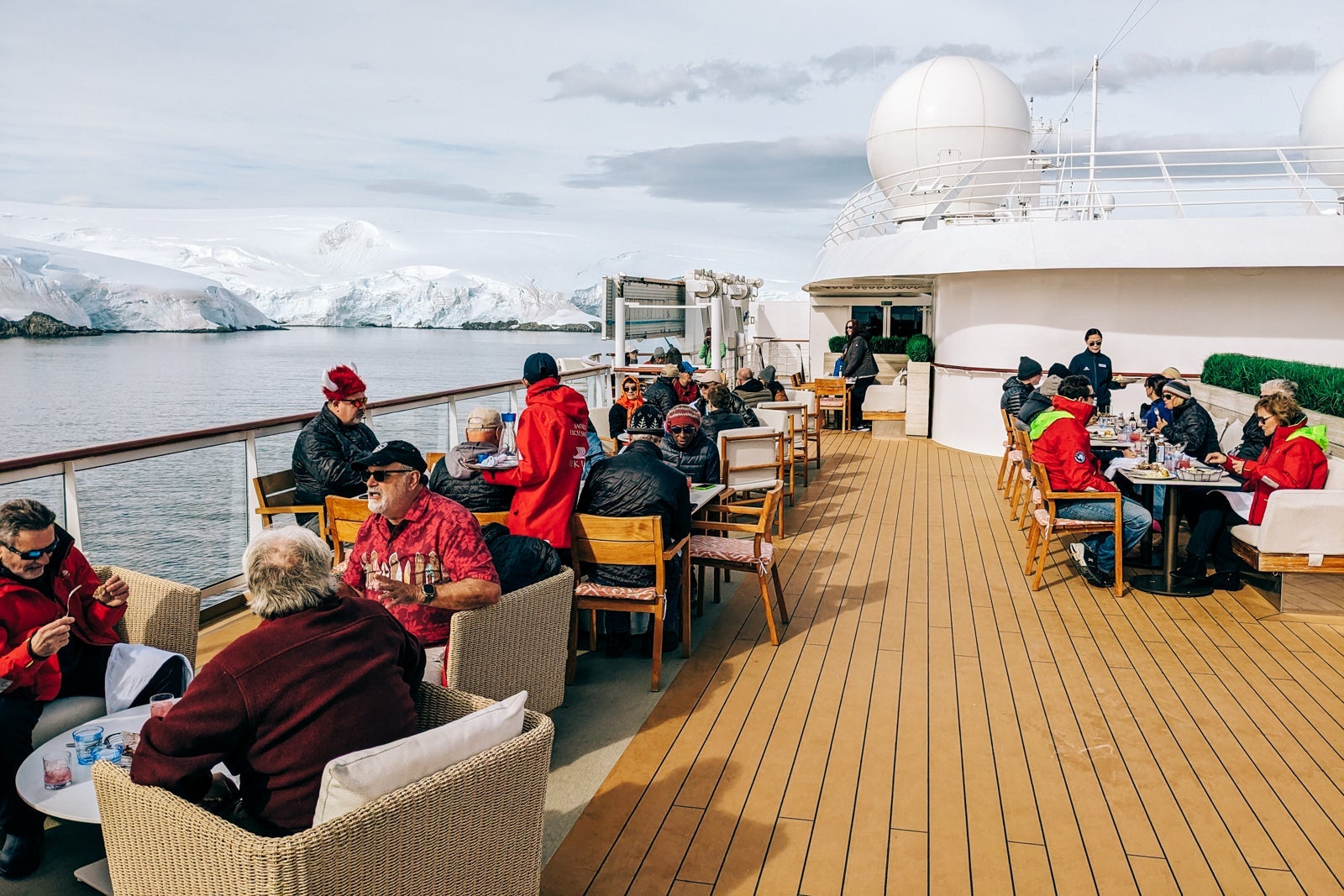 Barbecue lunch on Viking Polaris.