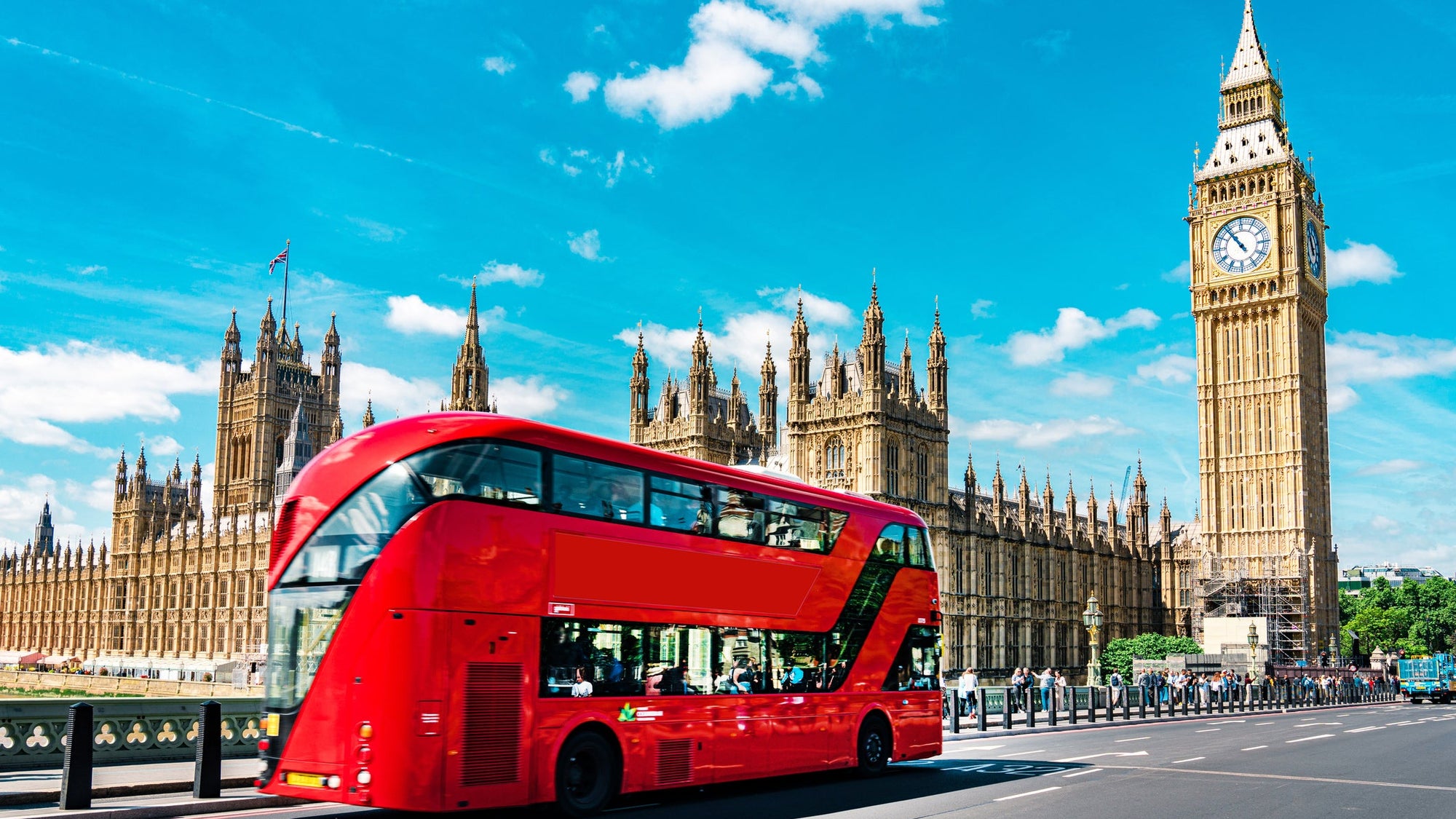 London Big Ben and traffic on Westminster Bridge