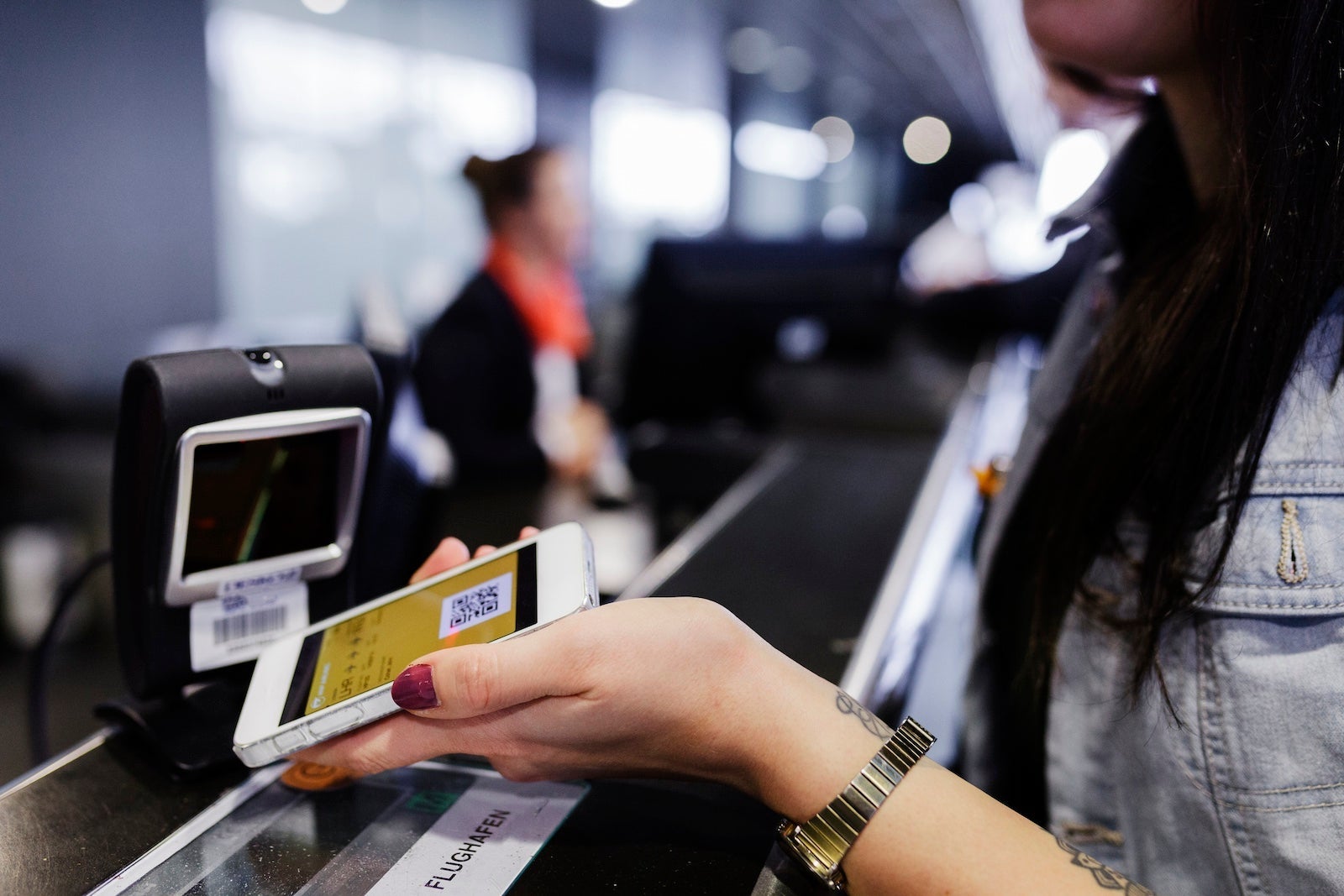 Backpacker checking-In using mobile boarding pass