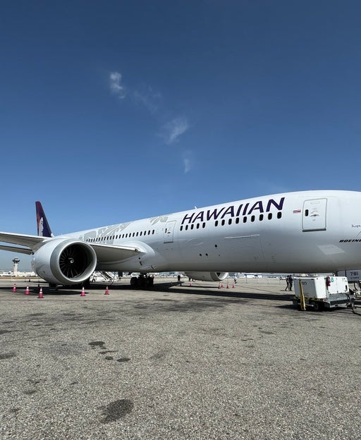 Hawaiian 787 exterior