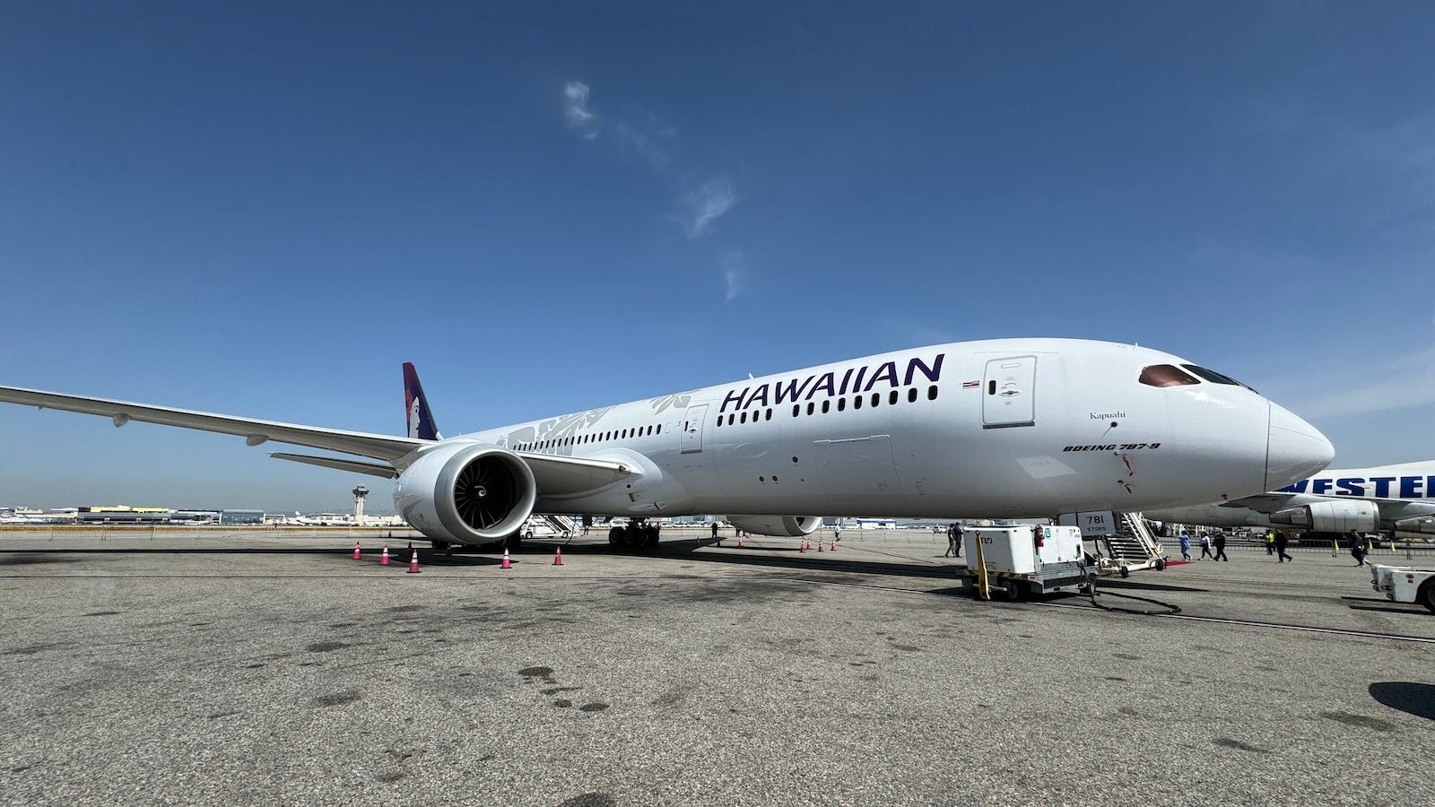 Hawaiian_Airlines_Boeing_787_ERosen_Ext2