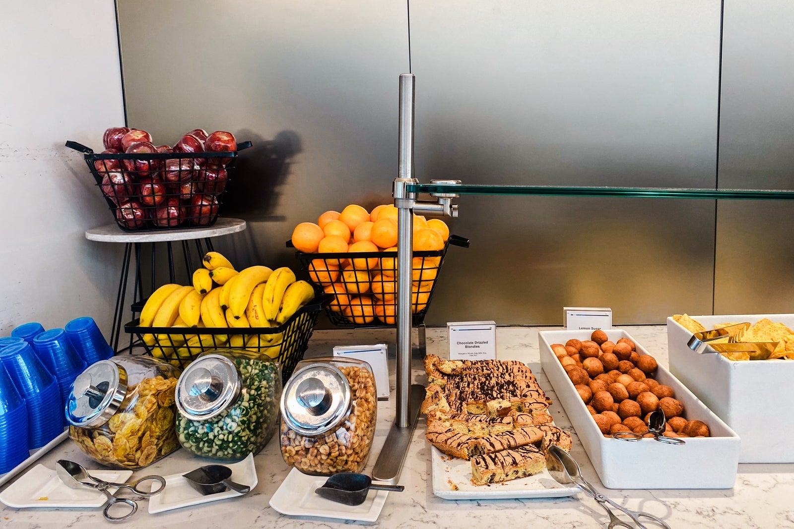 United Club B6 at ORD.