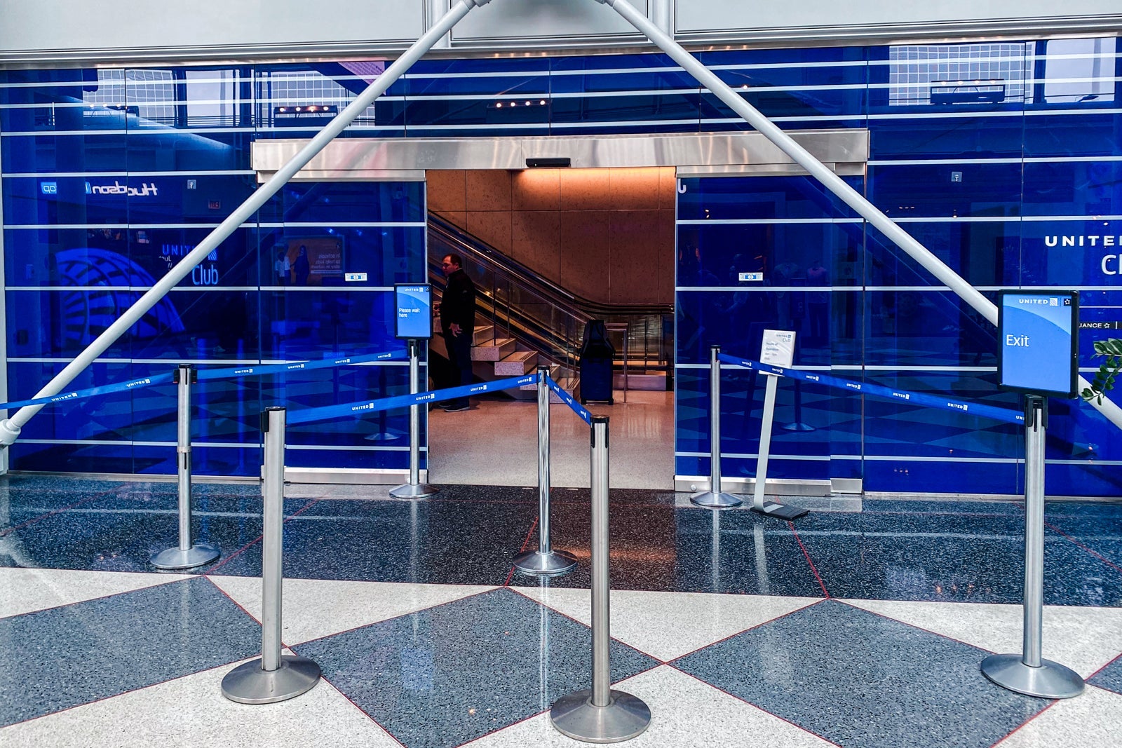 United Club B6 at ORD.